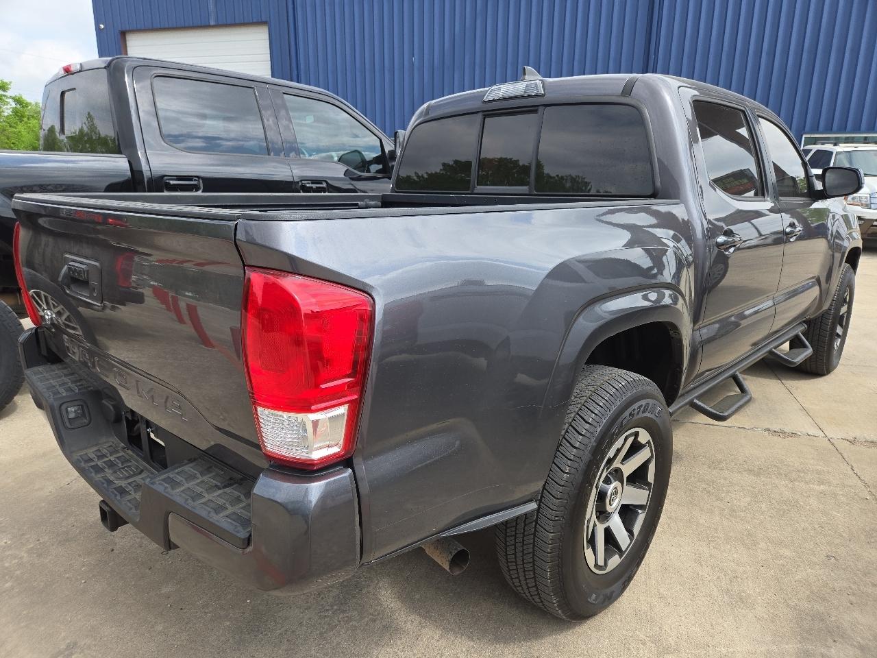 Toyota Tacoma SR5 Double Cab 5' Bed I4 4x2 AT (Natl) 2017