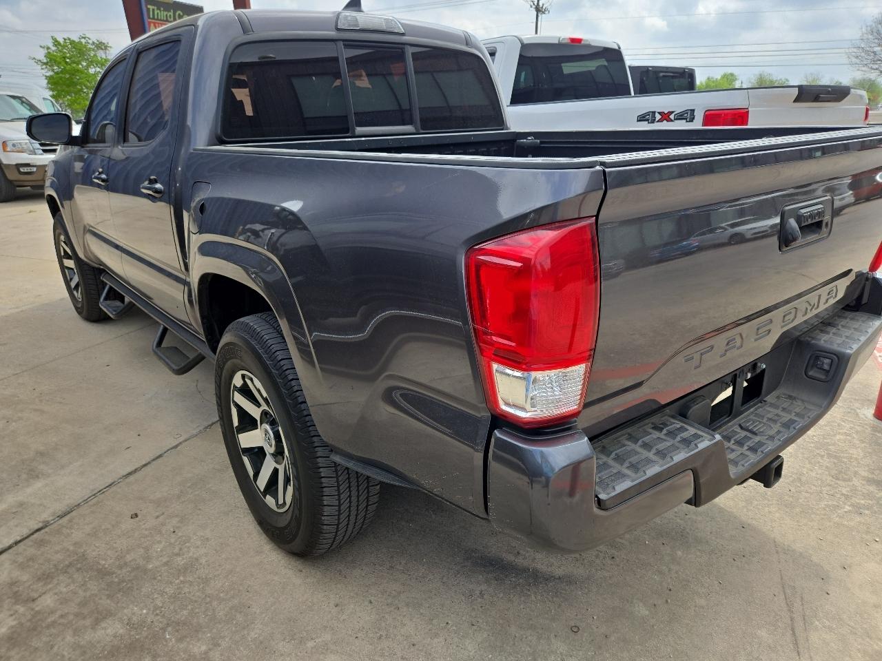 Toyota Tacoma SR5 Double Cab 5' Bed I4 4x2 AT (Natl) 2017
