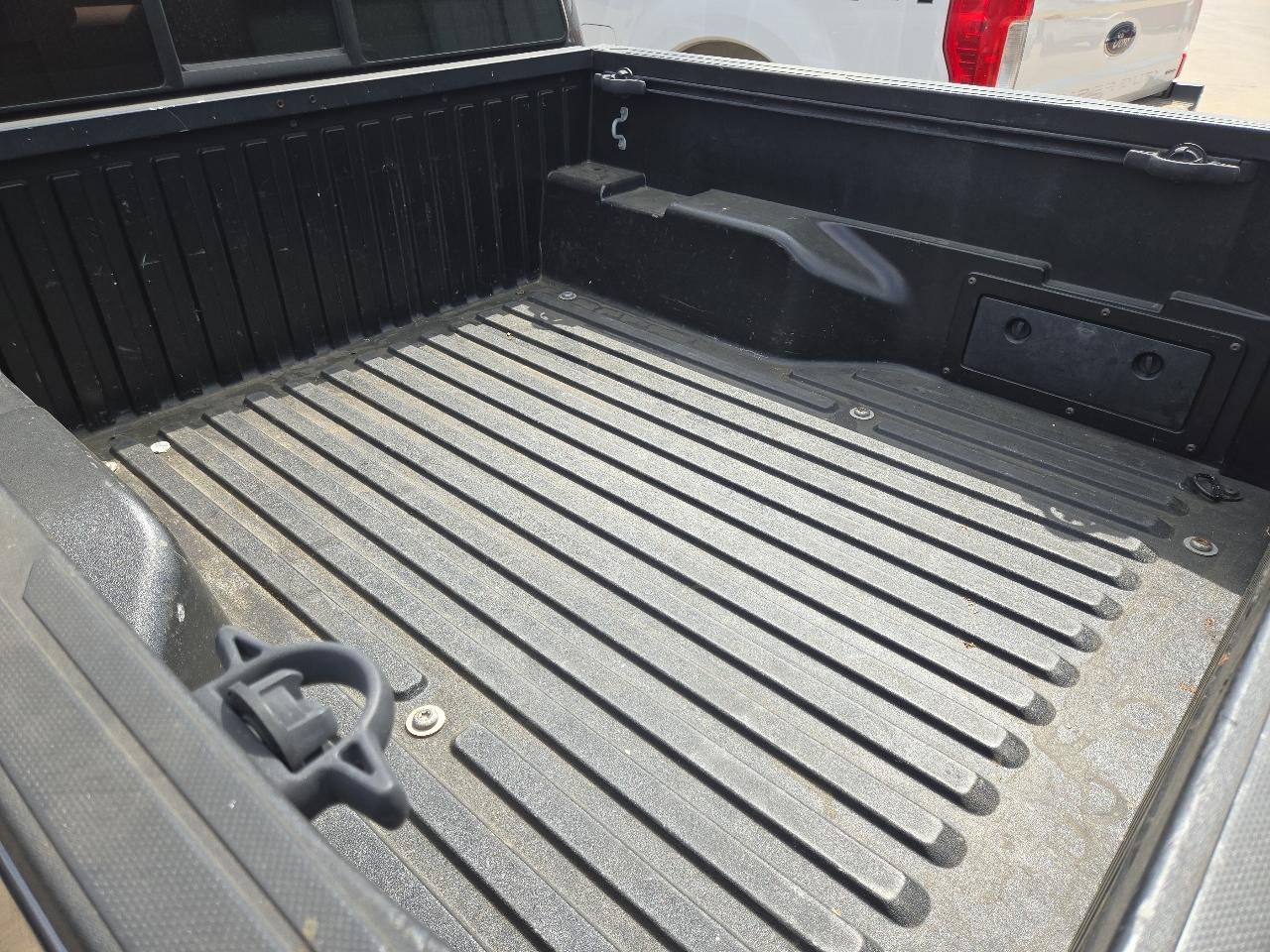 Toyota Tacoma SR5 Double Cab 5' Bed I4 4x2 AT (Natl) 2017