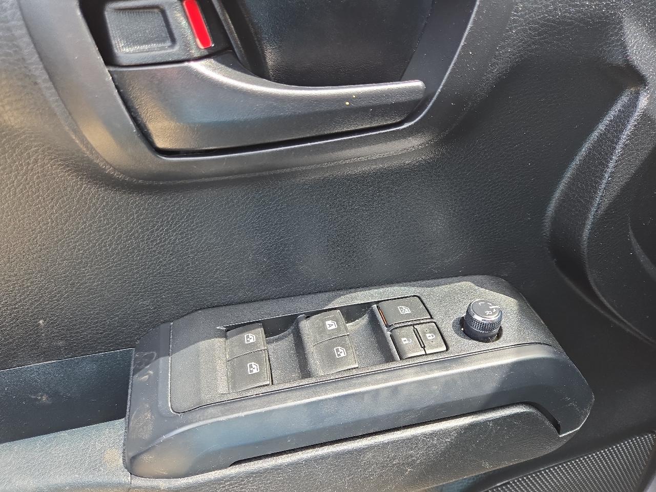 Toyota Tacoma SR5 Double Cab 5' Bed I4 4x2 AT (Natl) 2017