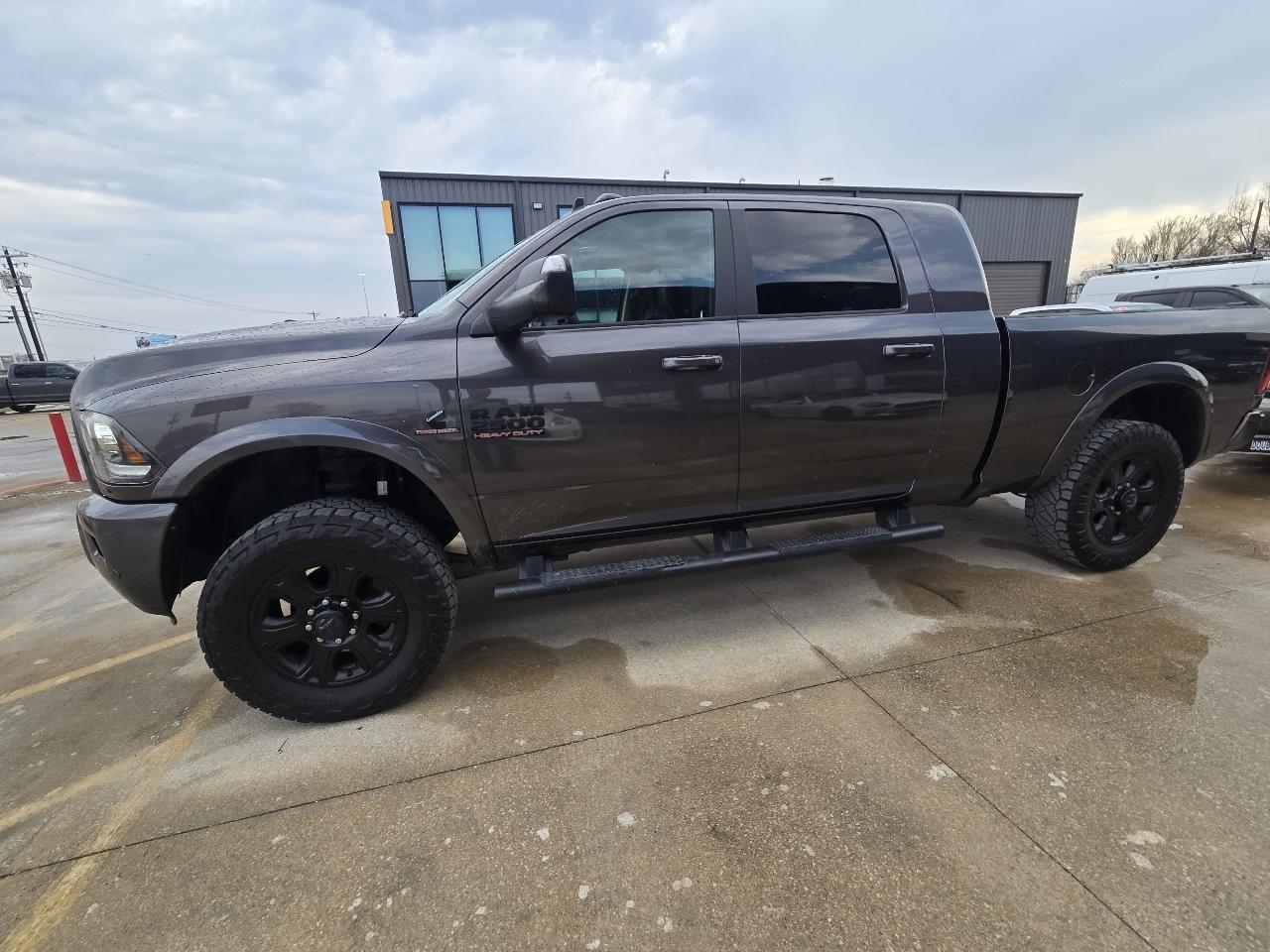 RAM 2500 Laramie 4x4 Mega Cab 6'4" Box 2017