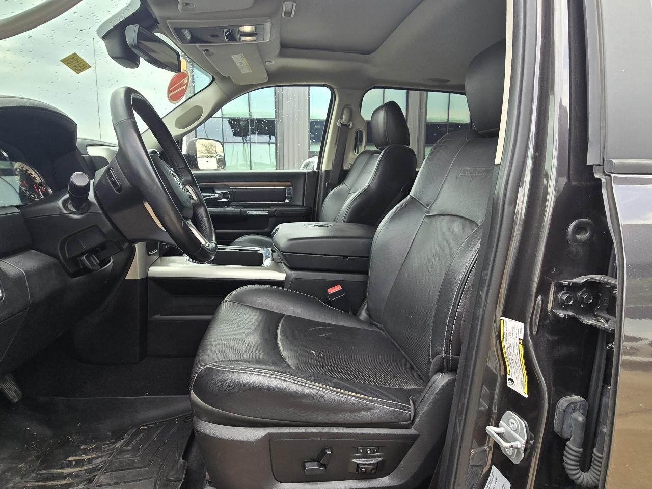 RAM 2500 Laramie 4x4 Mega Cab 6'4" Box 2017