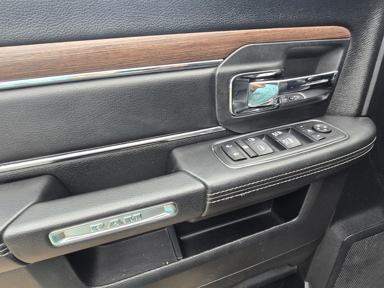 RAM 2500 Laramie 4x4 Mega Cab 6'4" Box 2017