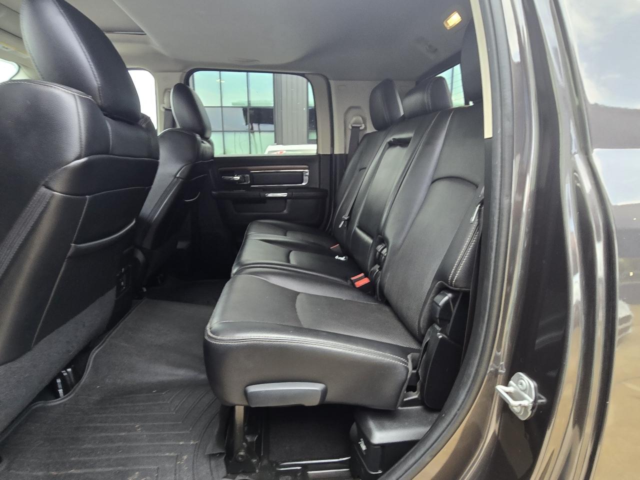 RAM 2500 Laramie 4x4 Mega Cab 6'4" Box 2017