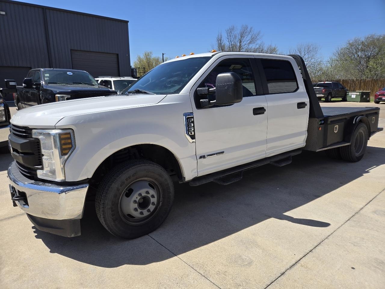 Ford Super Duty F-350 DRW XLT 2WD Crew Cab 8' Box 2019