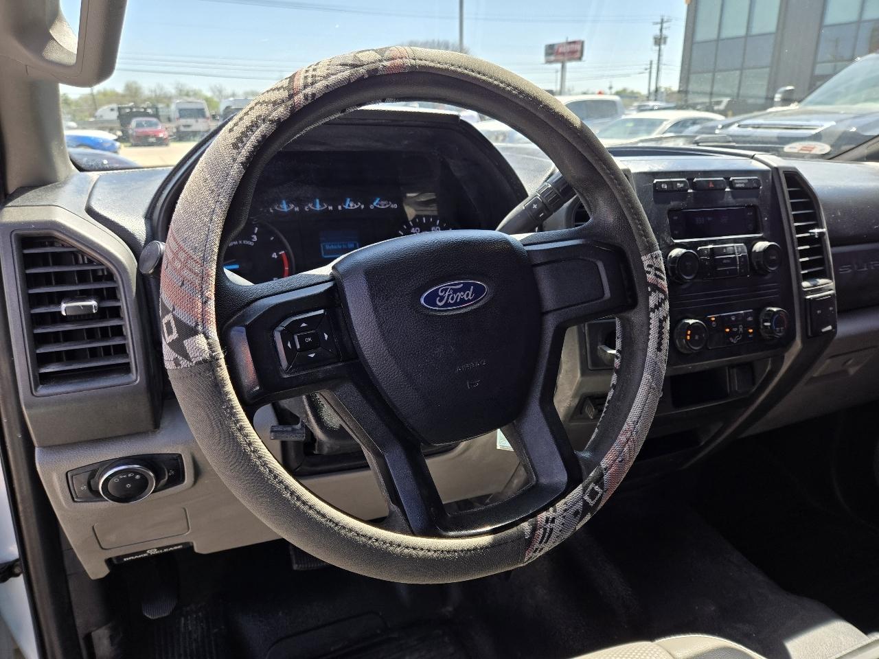 Ford Super Duty F-350 DRW XLT 2WD Crew Cab 8' Box 2019