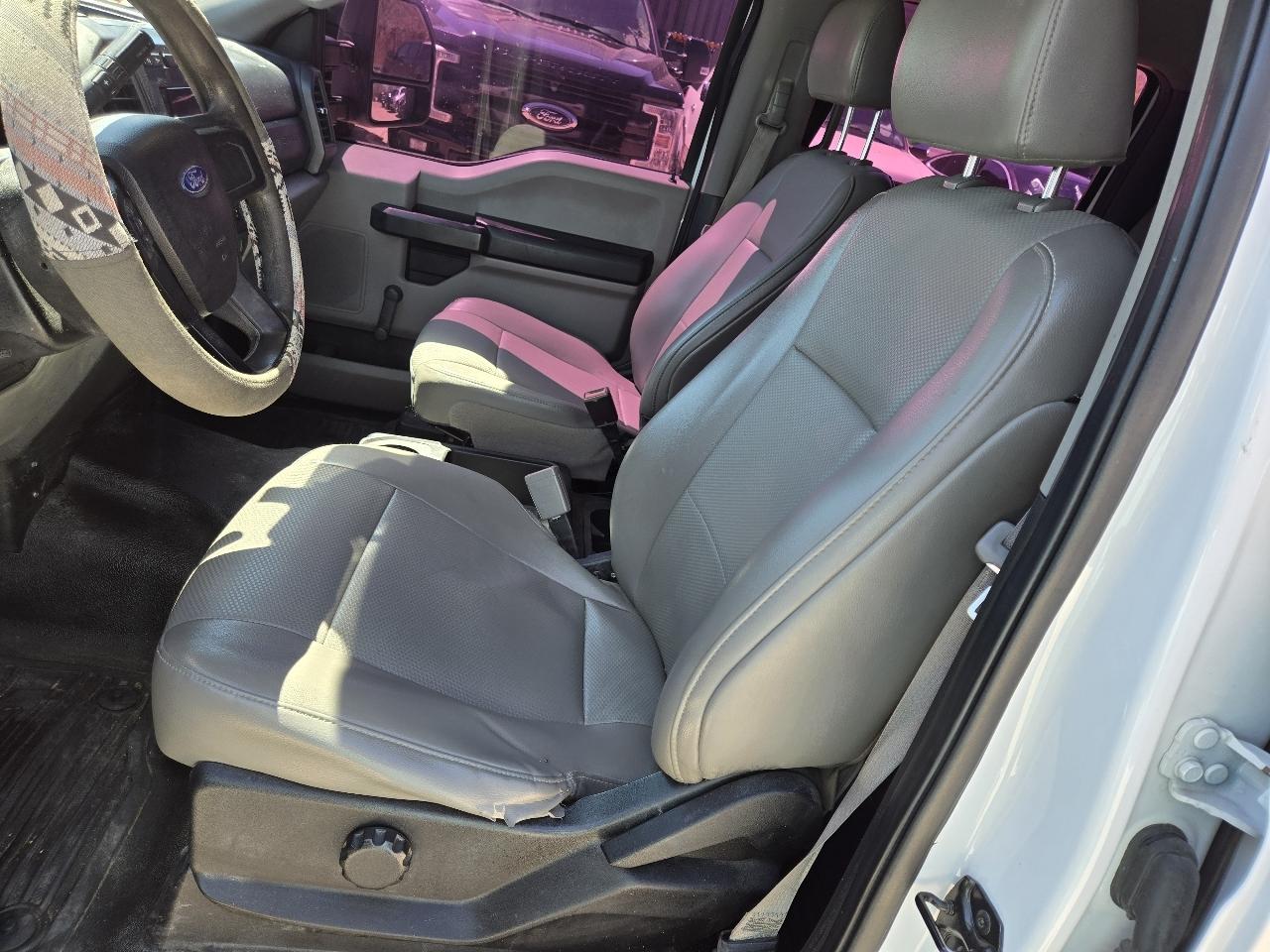 Ford Super Duty F-350 DRW XLT 2WD Crew Cab 8' Box 2019