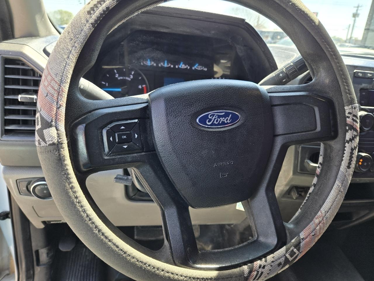 Ford Super Duty F-350 DRW XLT 2WD Crew Cab 8' Box 2019