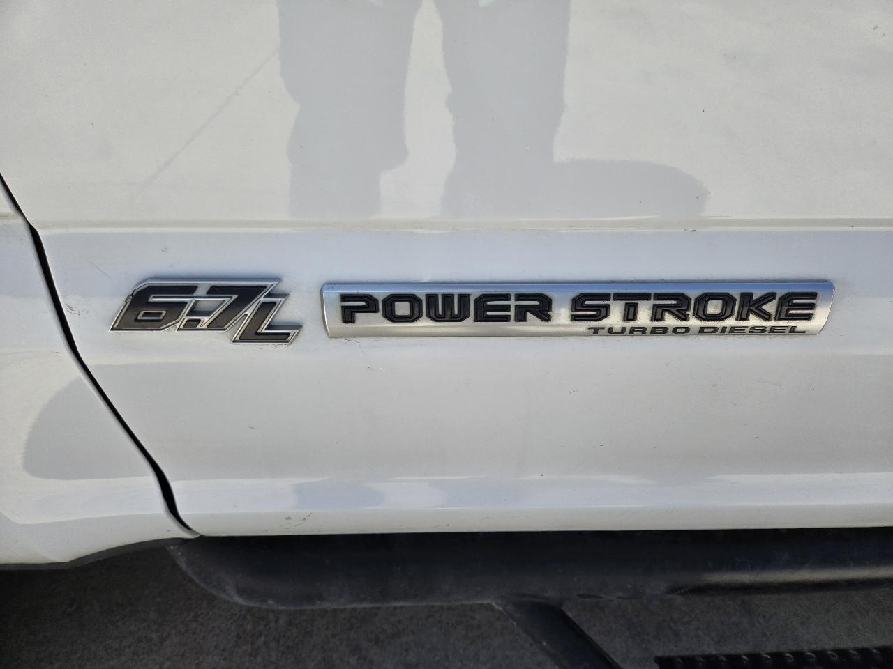 Ford Super Duty F-350 DRW XLT 2WD Crew Cab 8' Box 2019