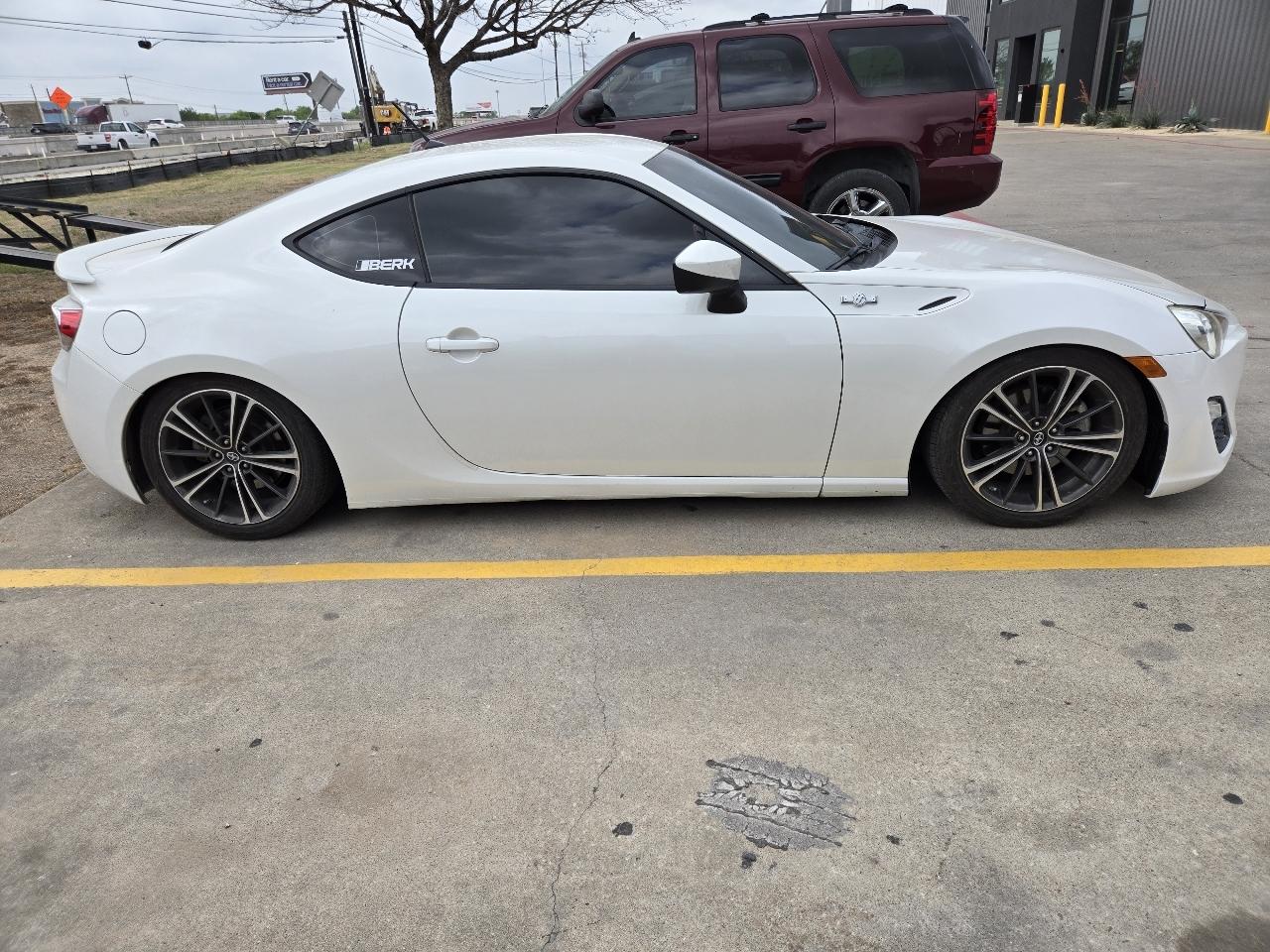 Scion FR-S 2dr Cpe Auto (Natl) 2014