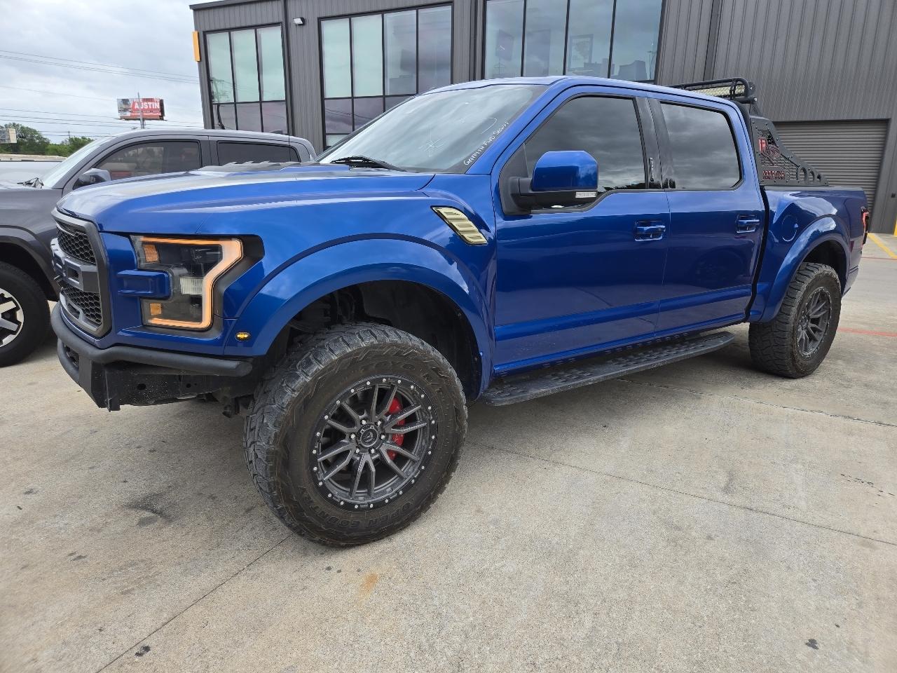 2017 Ford F-150 4WD SuperCab 133" SVT Raptor