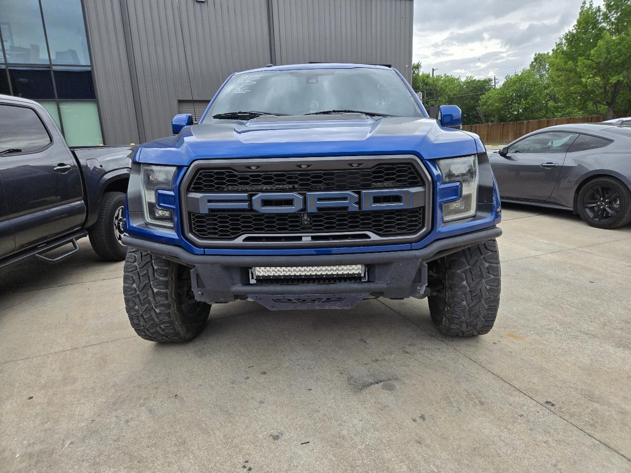 Ford F-150 4WD SuperCab 133" SVT Raptor 2017