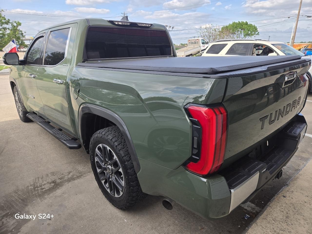 Toyota Tundra 4WD  2022