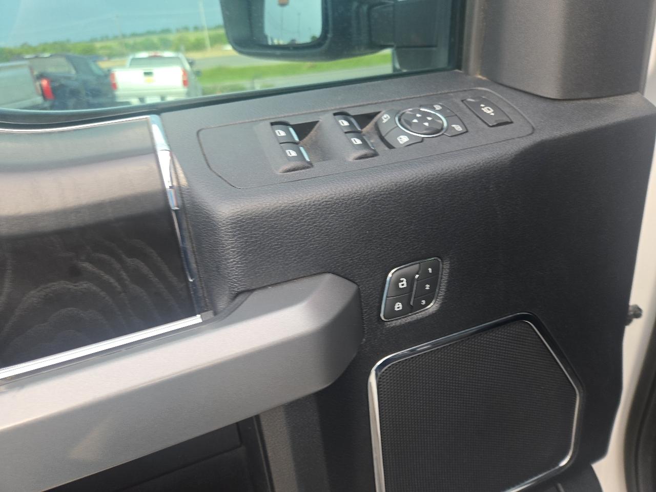 Ford Super Duty F-350 SRW 4WD Crew Cab 156" Platinum 2019