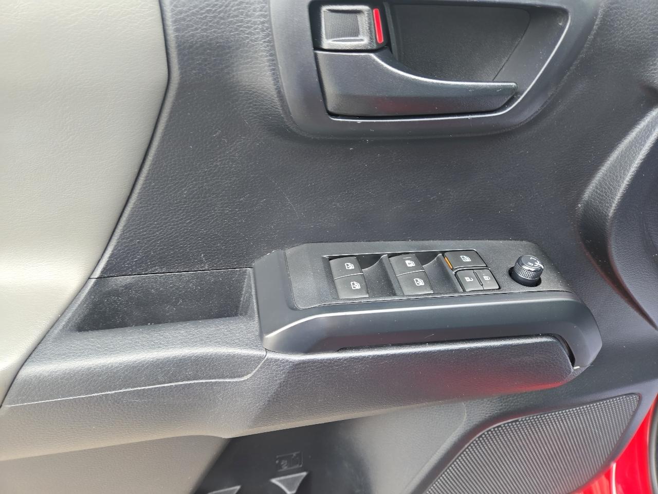 Toyota Tacoma 2WD SR5 Double Cab 5' Bed I4 AT (Natl) 2019