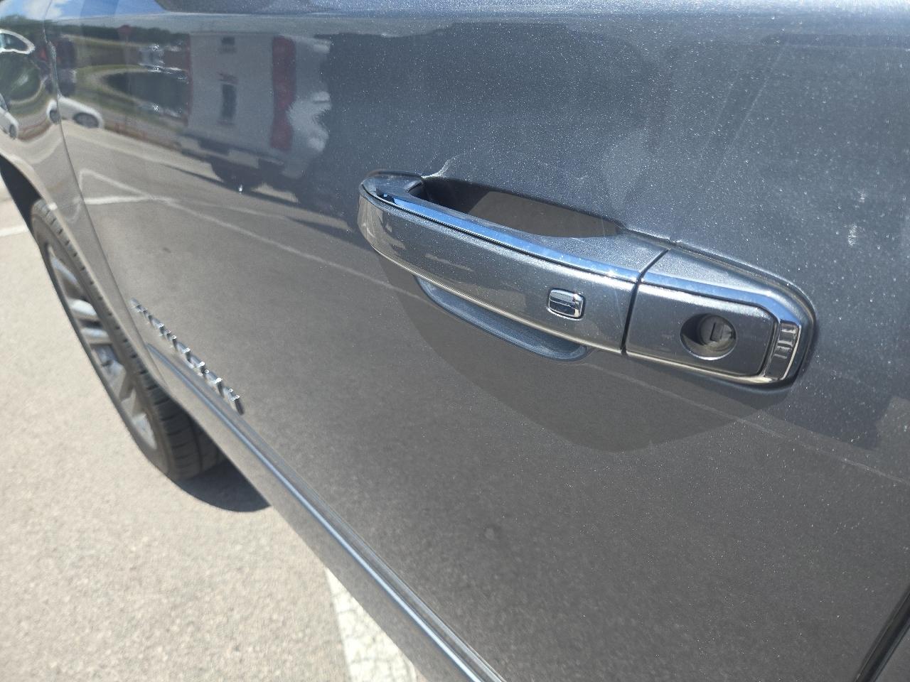 Chevrolet Suburban 4WD 4dr 1500 Premier 2019