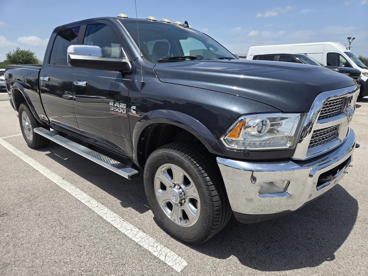 RAM 3500 Laramie 4x4 Crew Cab 6'4" Box 2018
