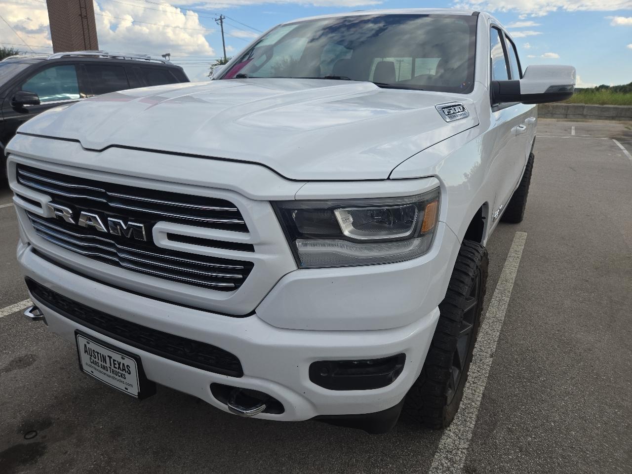 RAM 1500 Laramie 4x4 Crew Cab 5'7" Box 2023