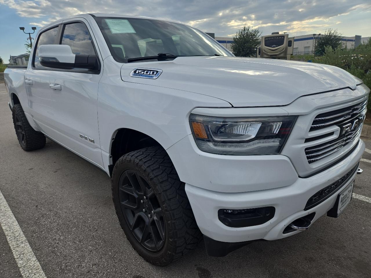 RAM 1500 Laramie 4x4 Crew Cab 5'7" Box 2023