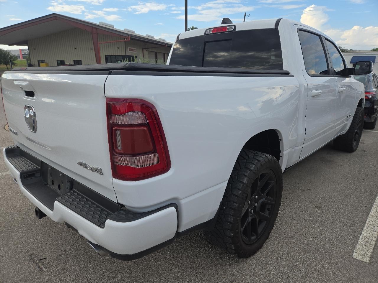 RAM 1500 Laramie 4x4 Crew Cab 5'7" Box 2023