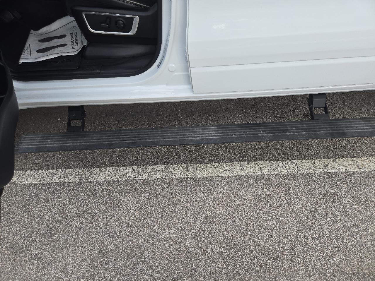 RAM 1500 Laramie 4x4 Crew Cab 5'7" Box 2023
