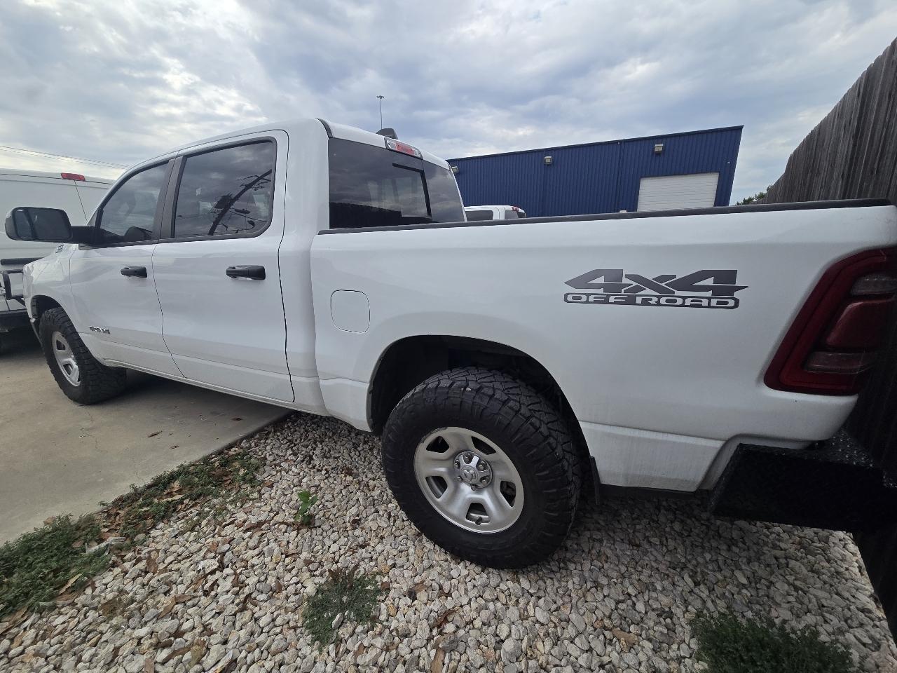 RAM 1500 4WD Crew Cab 140.5" Express 2020