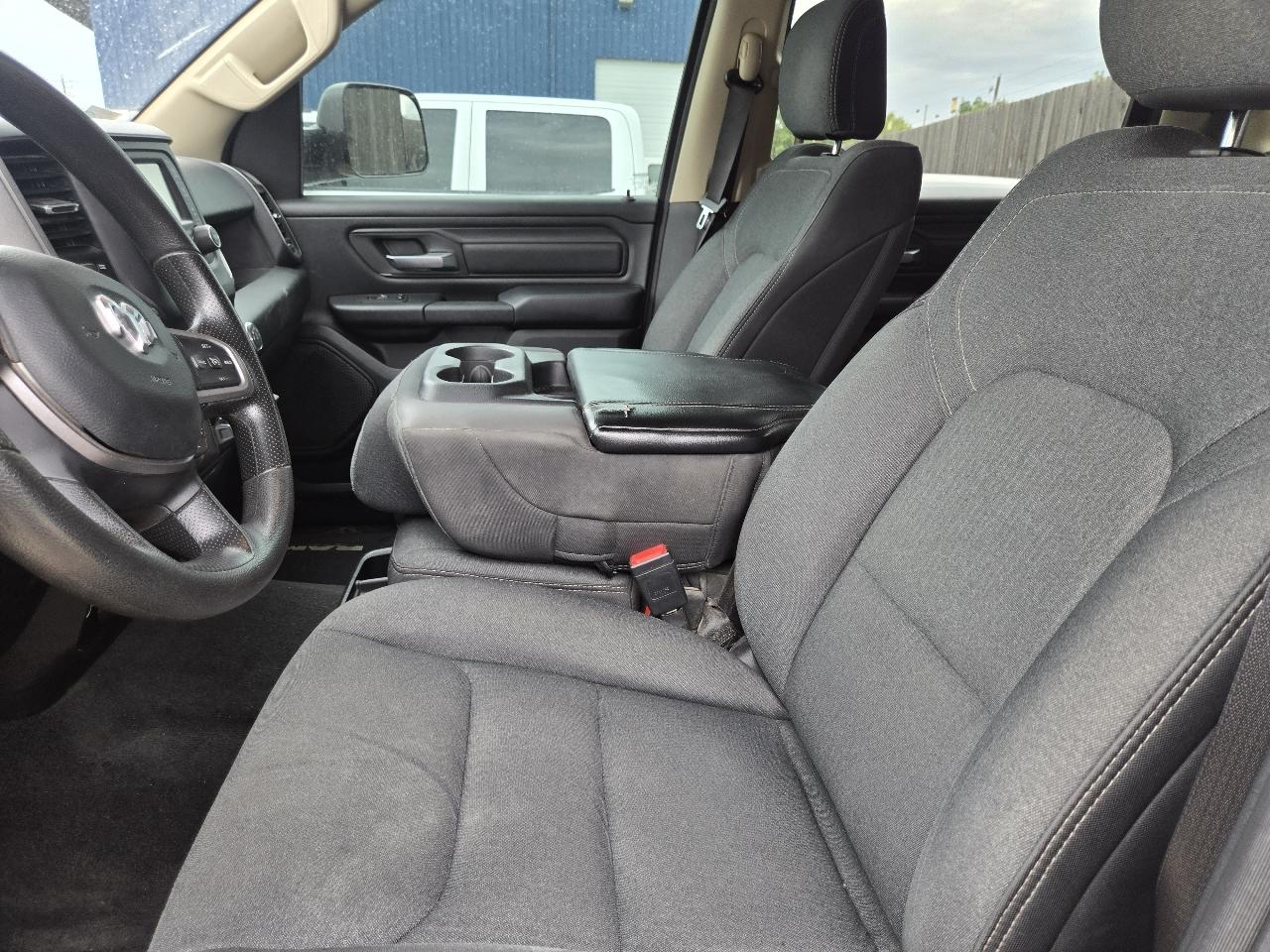 RAM 1500 4WD Crew Cab 140.5" Express 2020