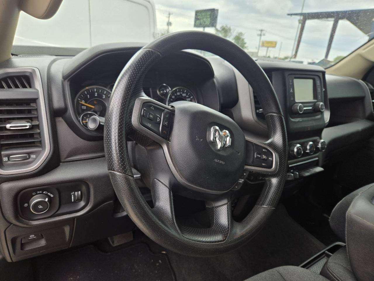 RAM 1500 4WD Crew Cab 140.5" Express 2020