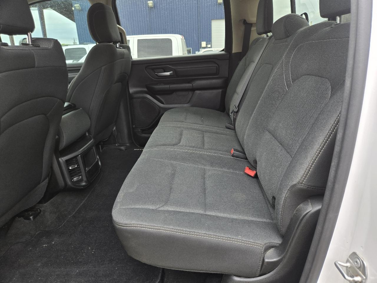 RAM 1500 4WD Crew Cab 140.5" Express 2020