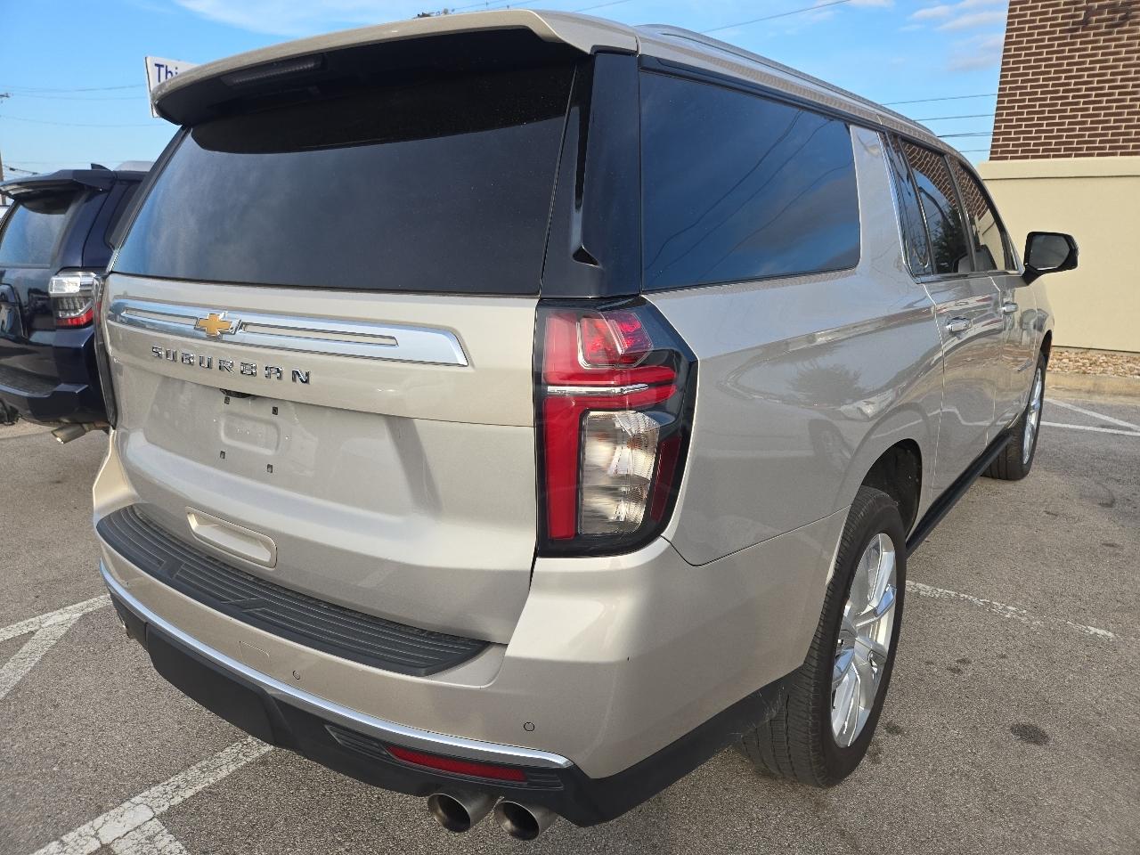 Chevrolet Suburban 4WD 4dr High Country 2022