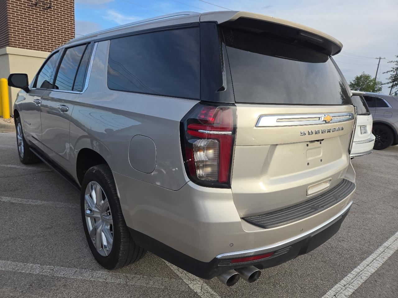 Chevrolet Suburban 4WD 4dr High Country 2022