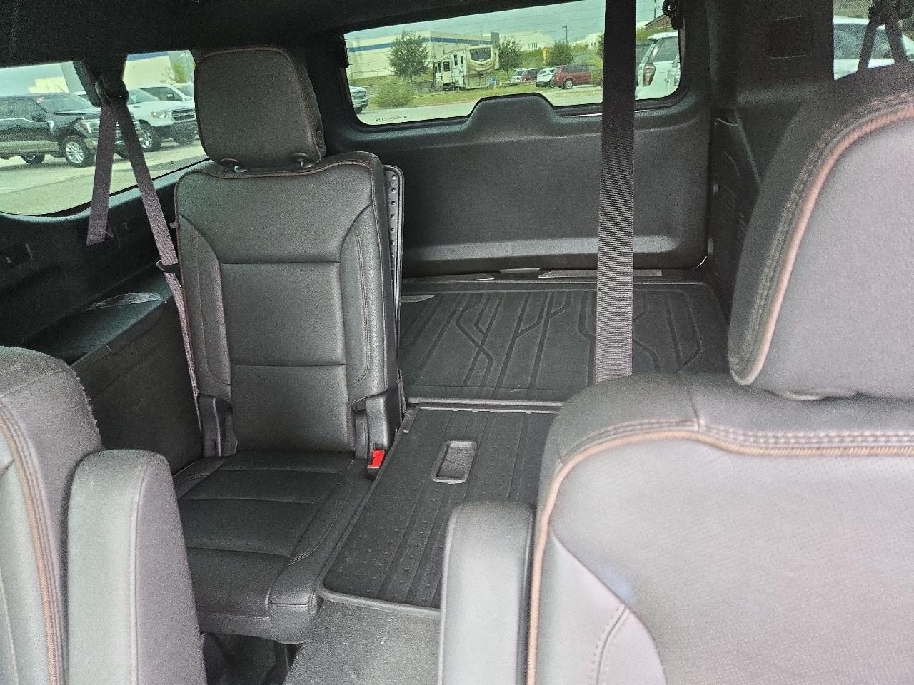 Chevrolet Suburban 4WD 4dr High Country 2022