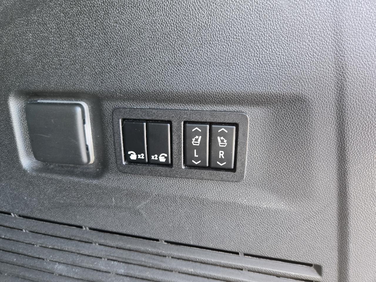Chevrolet Suburban 4WD 4dr High Country 2022