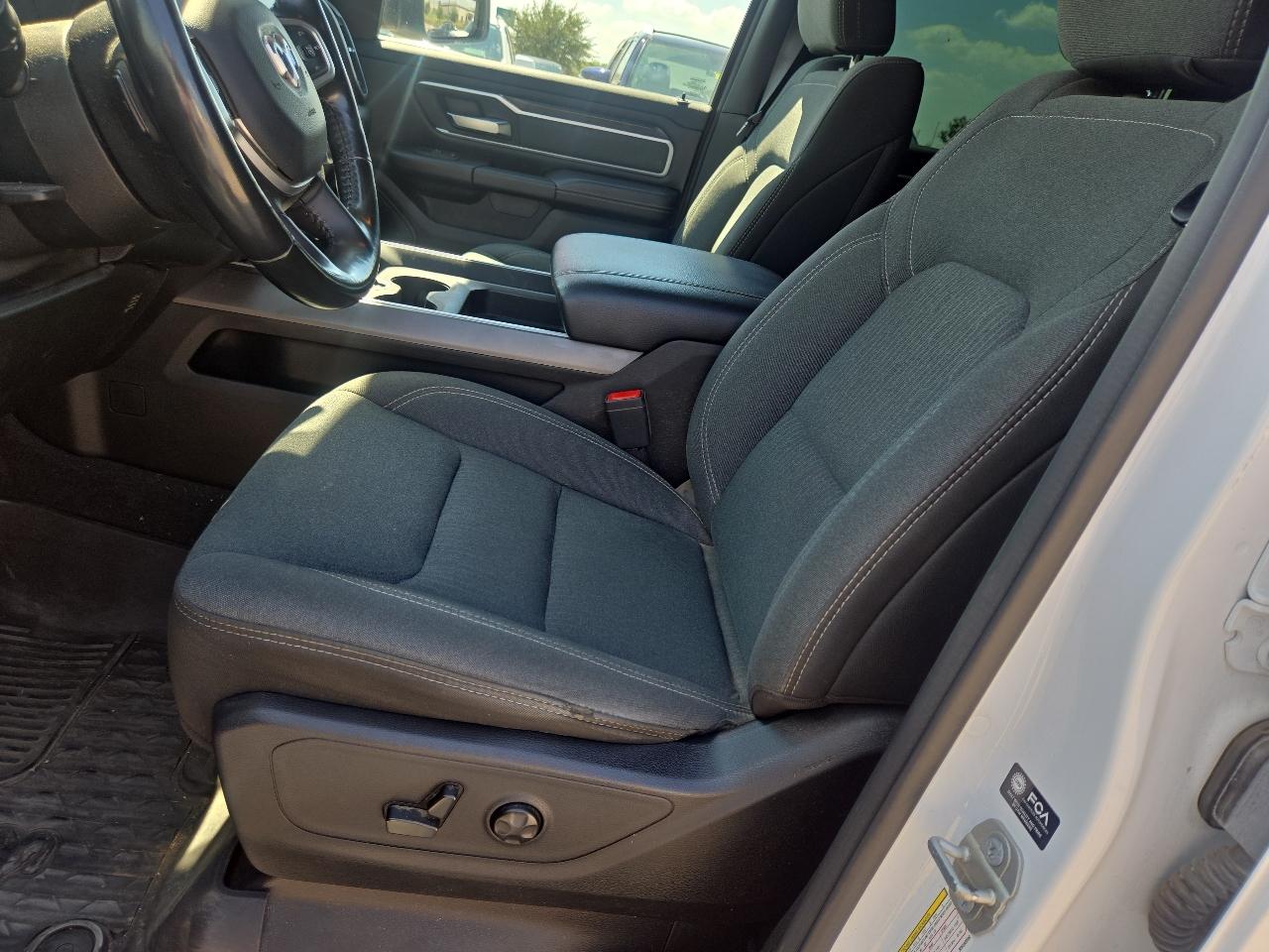 RAM 1500 Big Horn 4x2 Crew Cab 5'7" Box 2021