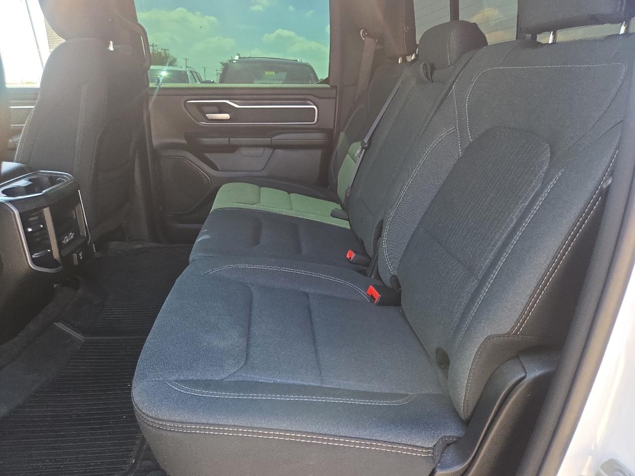 RAM 1500 Big Horn 4x2 Crew Cab 5'7" Box 2021