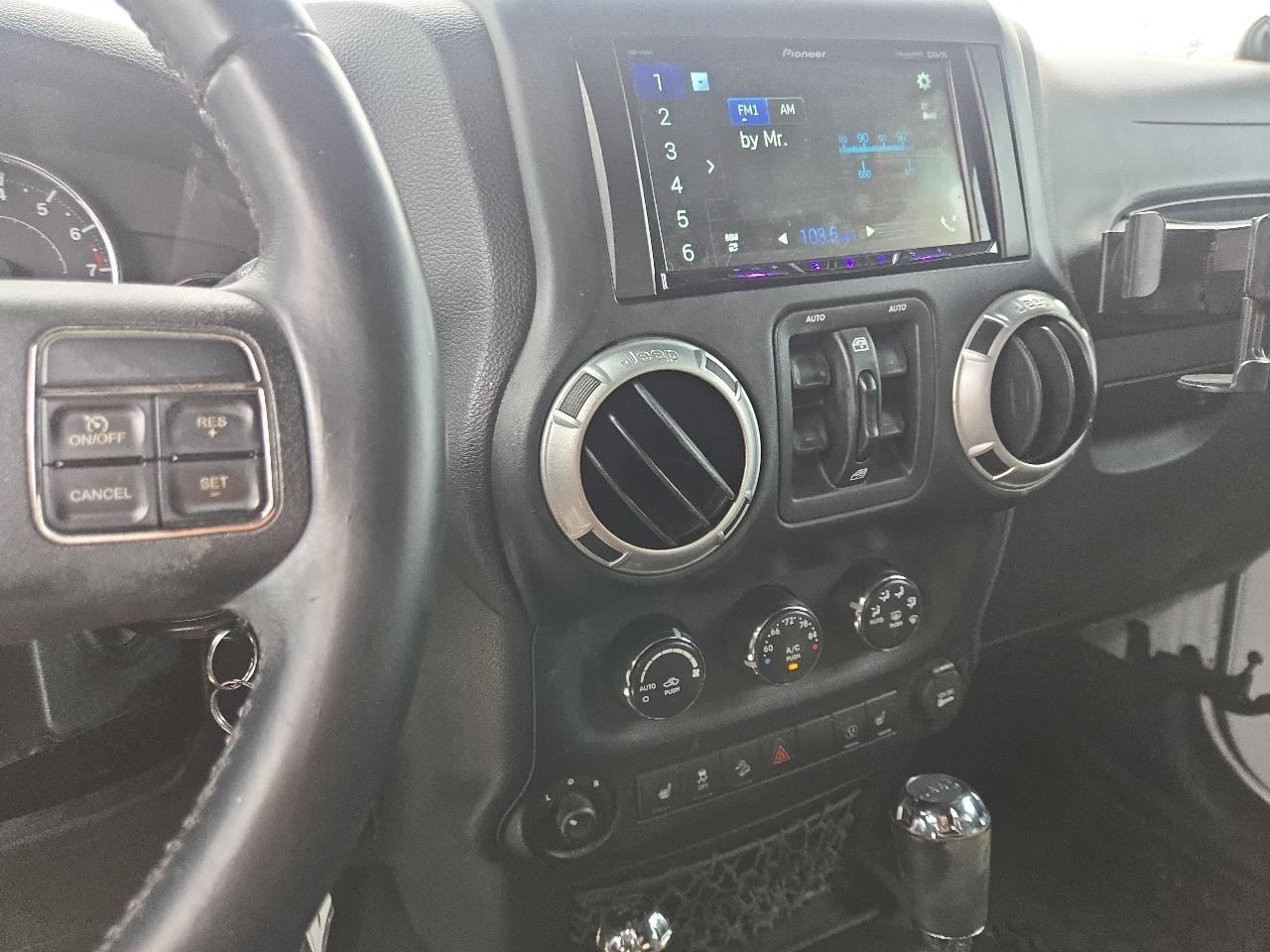Jeep Wrangler Unlimited 4WD 4dr Rubicon 2014