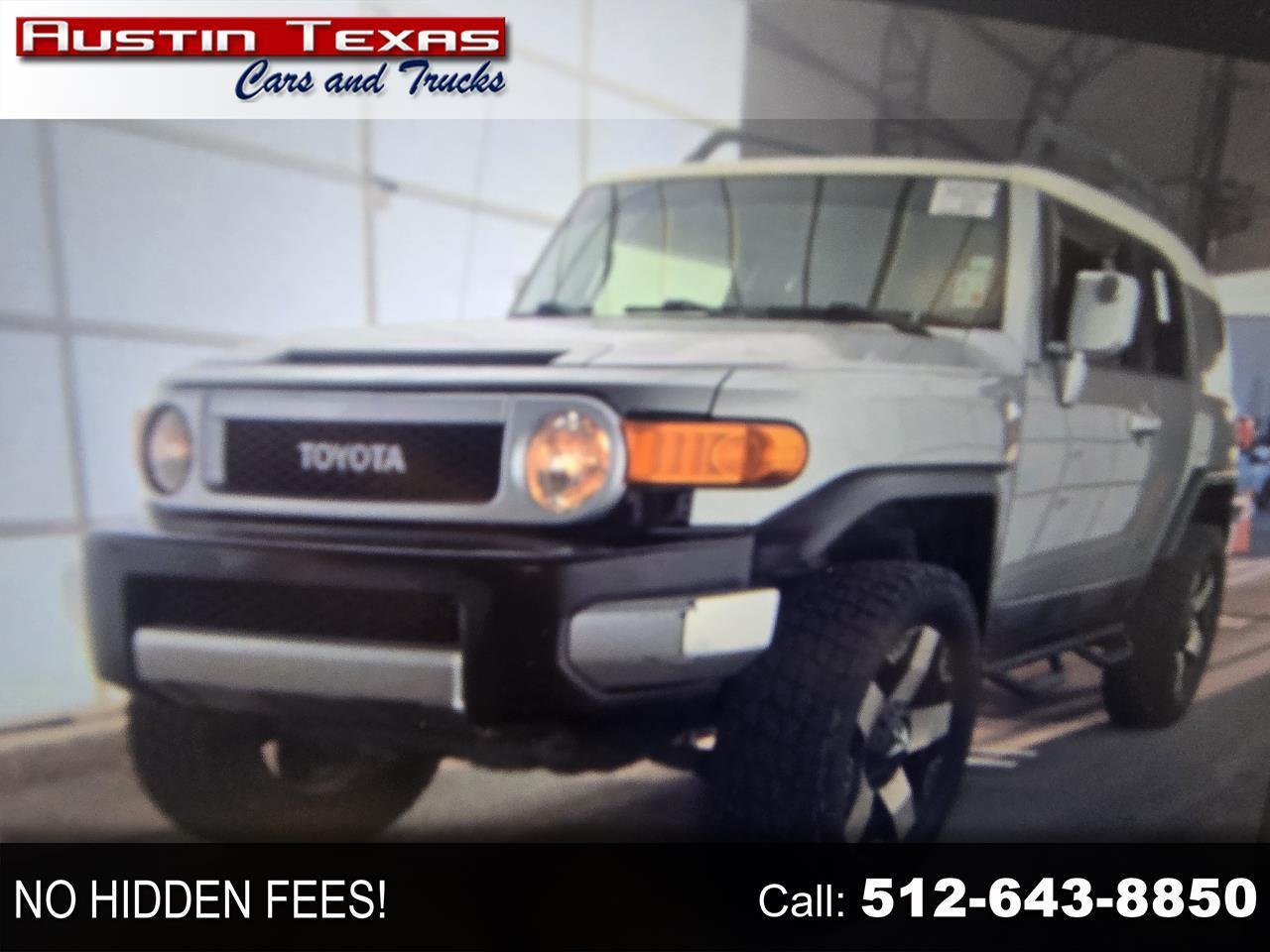 Toyota FJ Cruiser 4D SUV RWD 2012