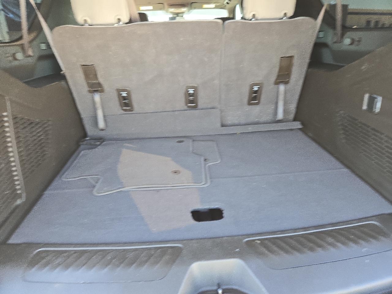 Chevrolet Suburban 2WD 4dr LS 2024