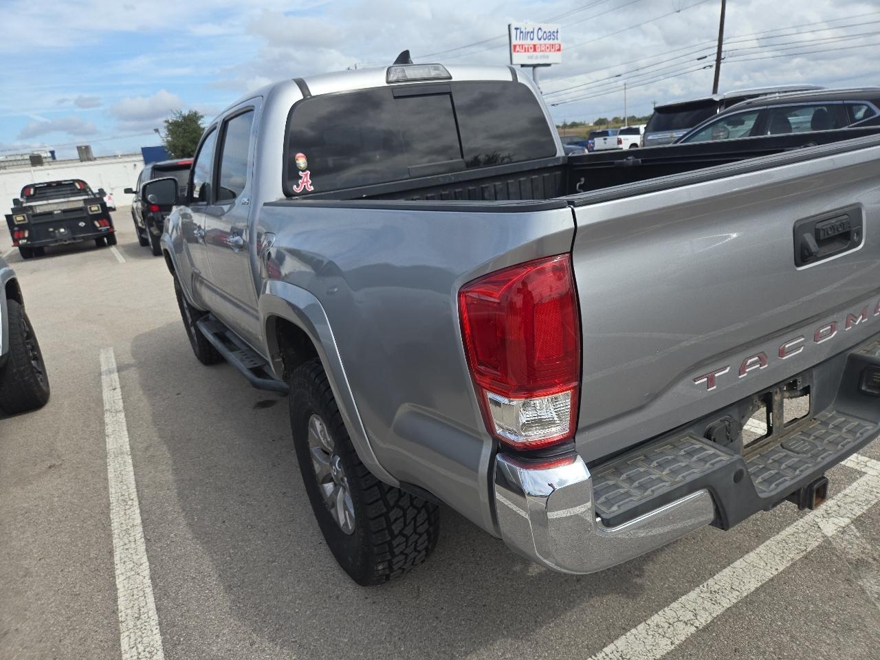 Toyota Tacoma 2WD Double Cab V6 AT SR5 (Natl) 2018