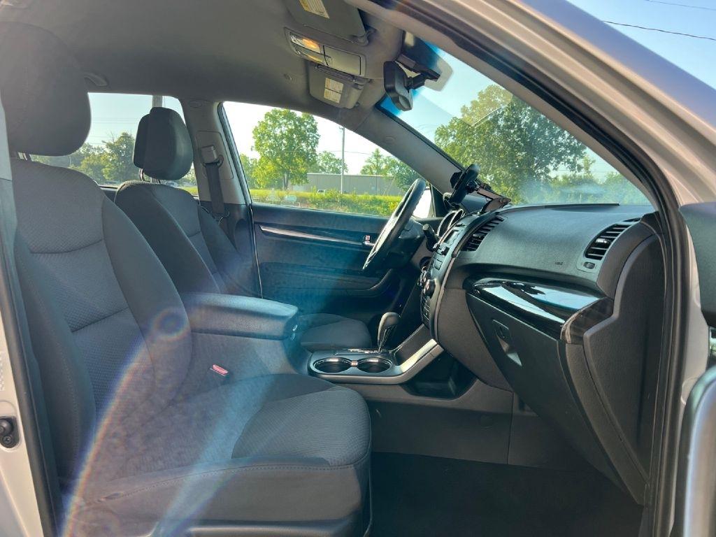 Kia Sorento LX 2WD 2011