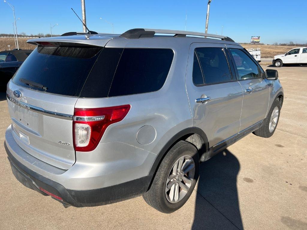 Ford Explorer XLT 4WD 2011