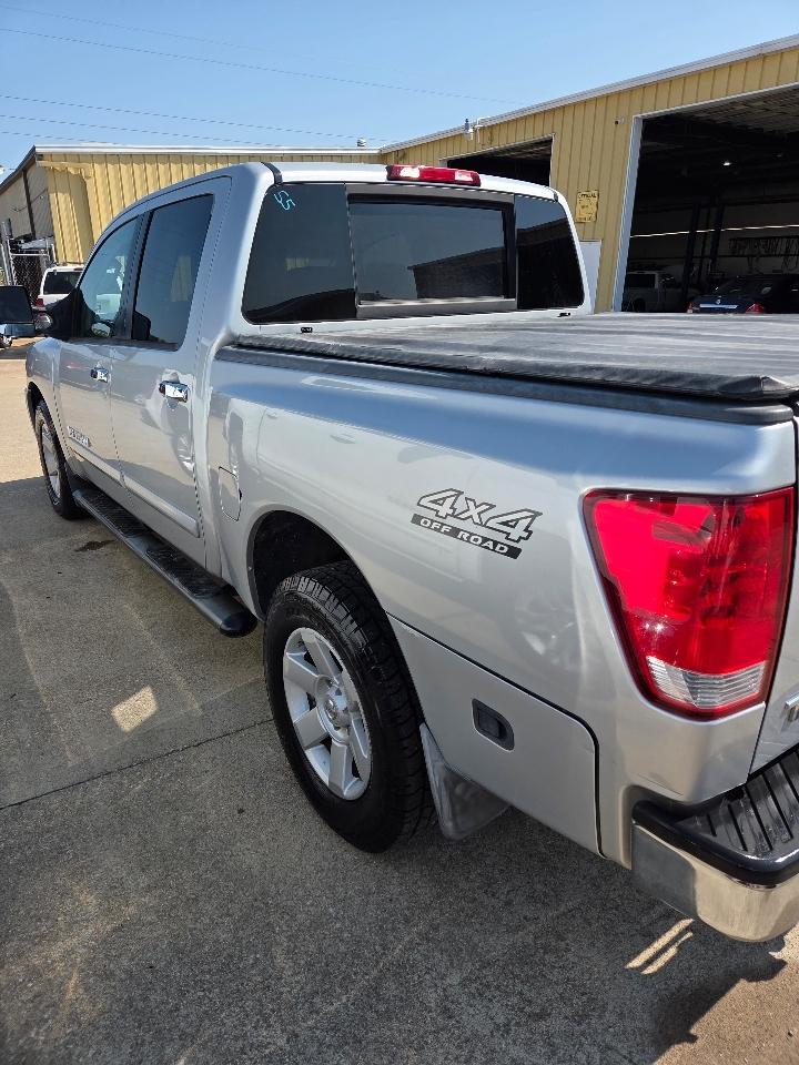 Nissan Titan LE Crew Cab 4WD 2006