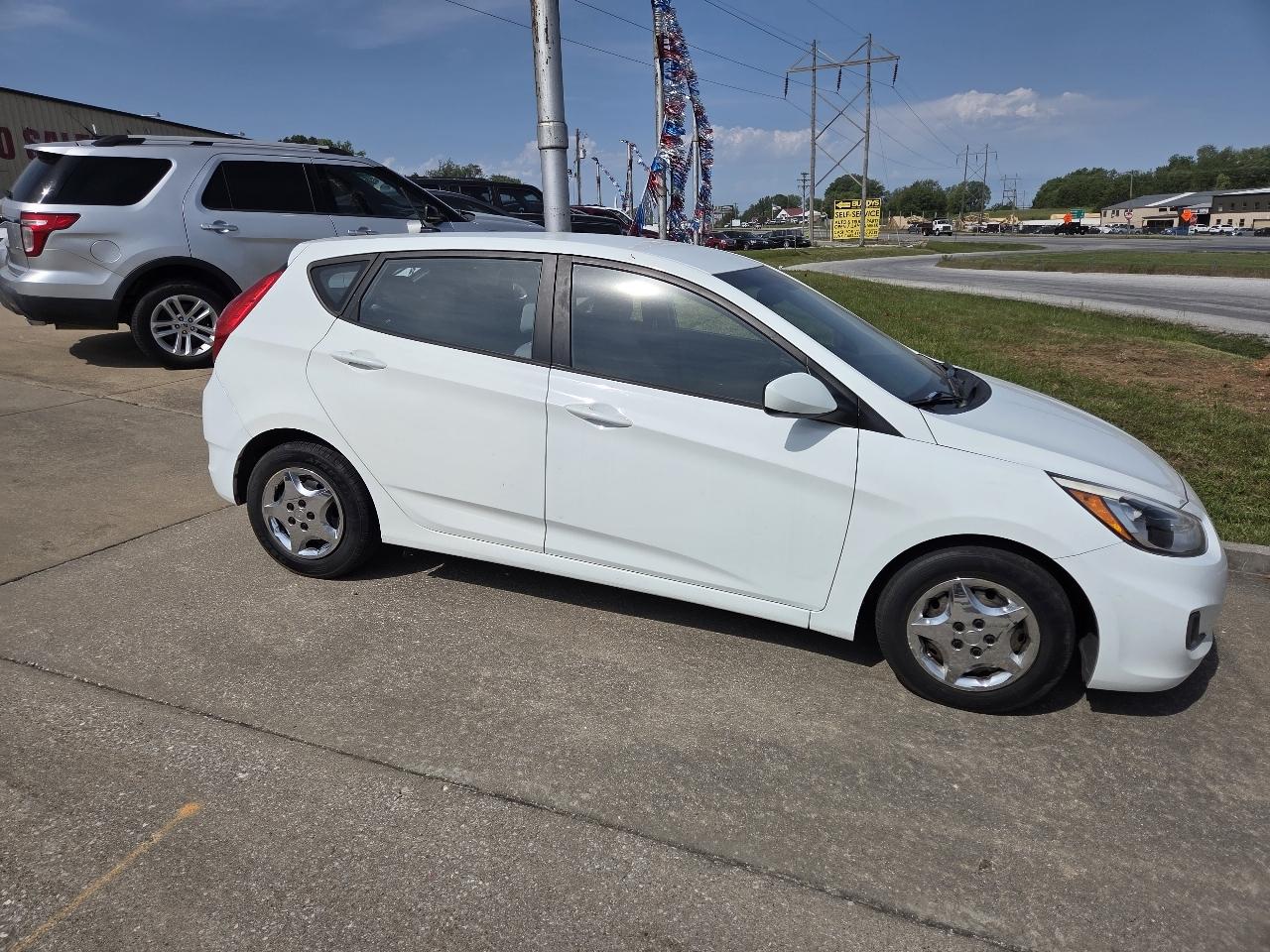 Hyundai Accent SE 5-Door 6A 2016