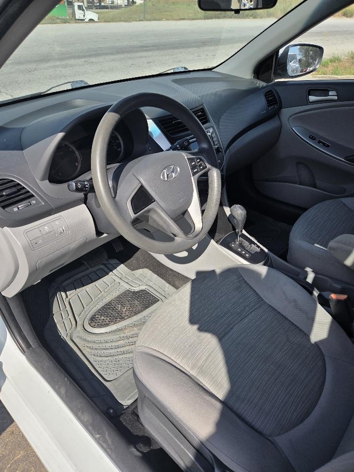 Hyundai Accent SE 5-Door 6A 2016
