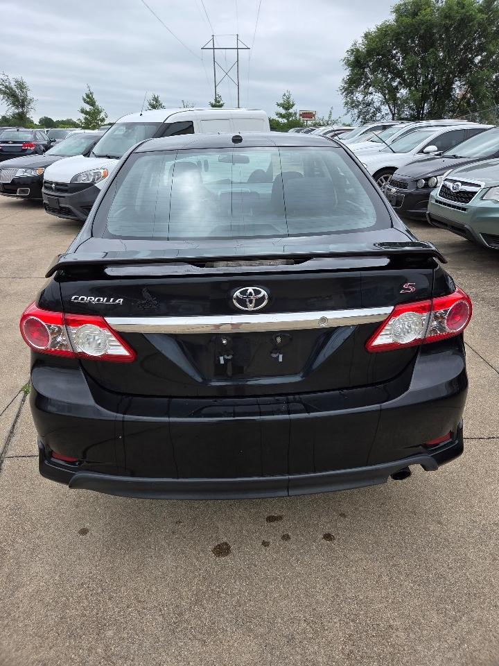 Toyota Corolla S 4D Sedan 2011