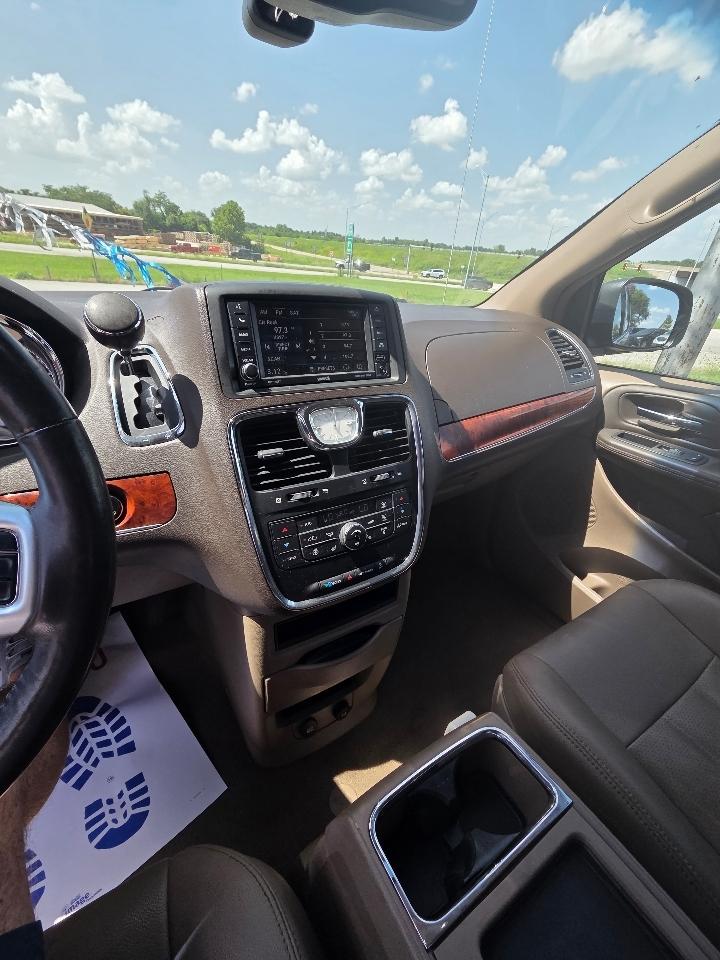 Chrysler Town & Country Touring-L 2016