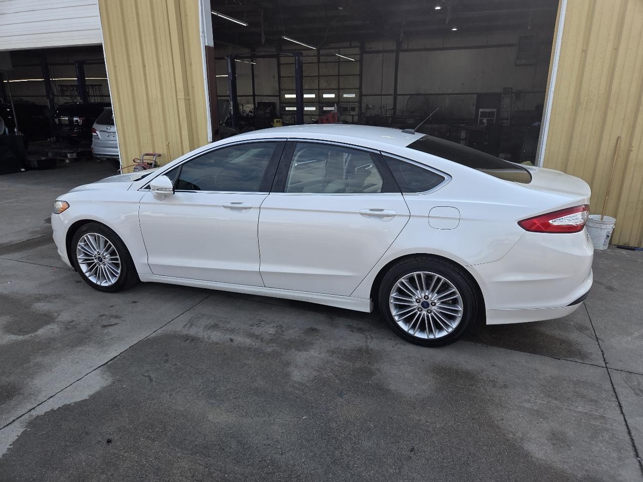 Ford Fusion SE 2015