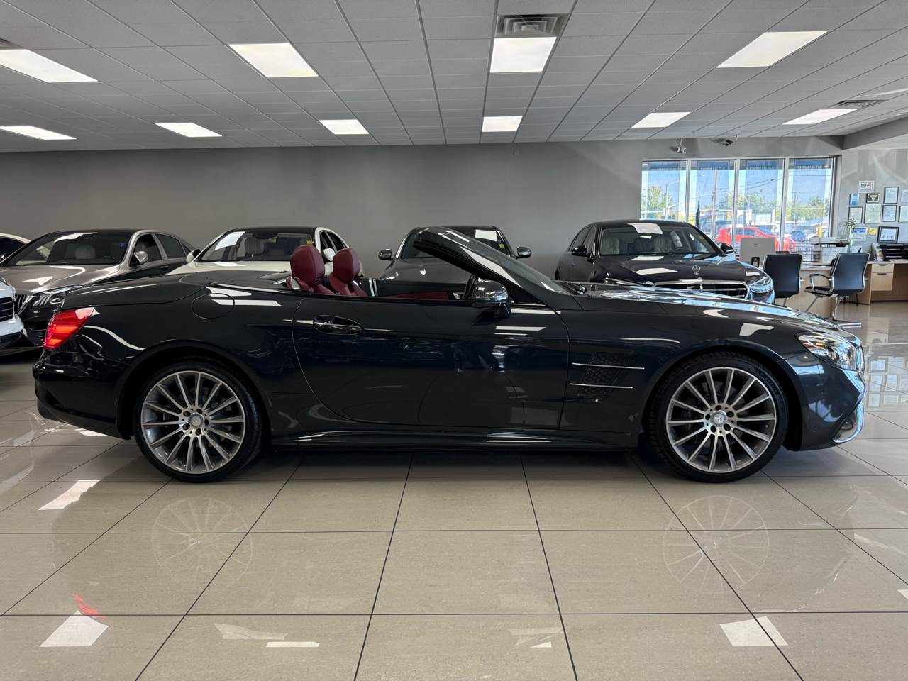 2017 Mercedes Benz SL 550 photo 2