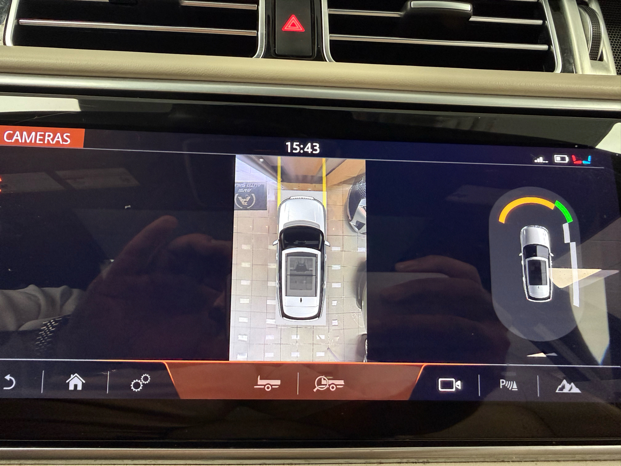 2019 Land Rover Range Rover HSE photo 19