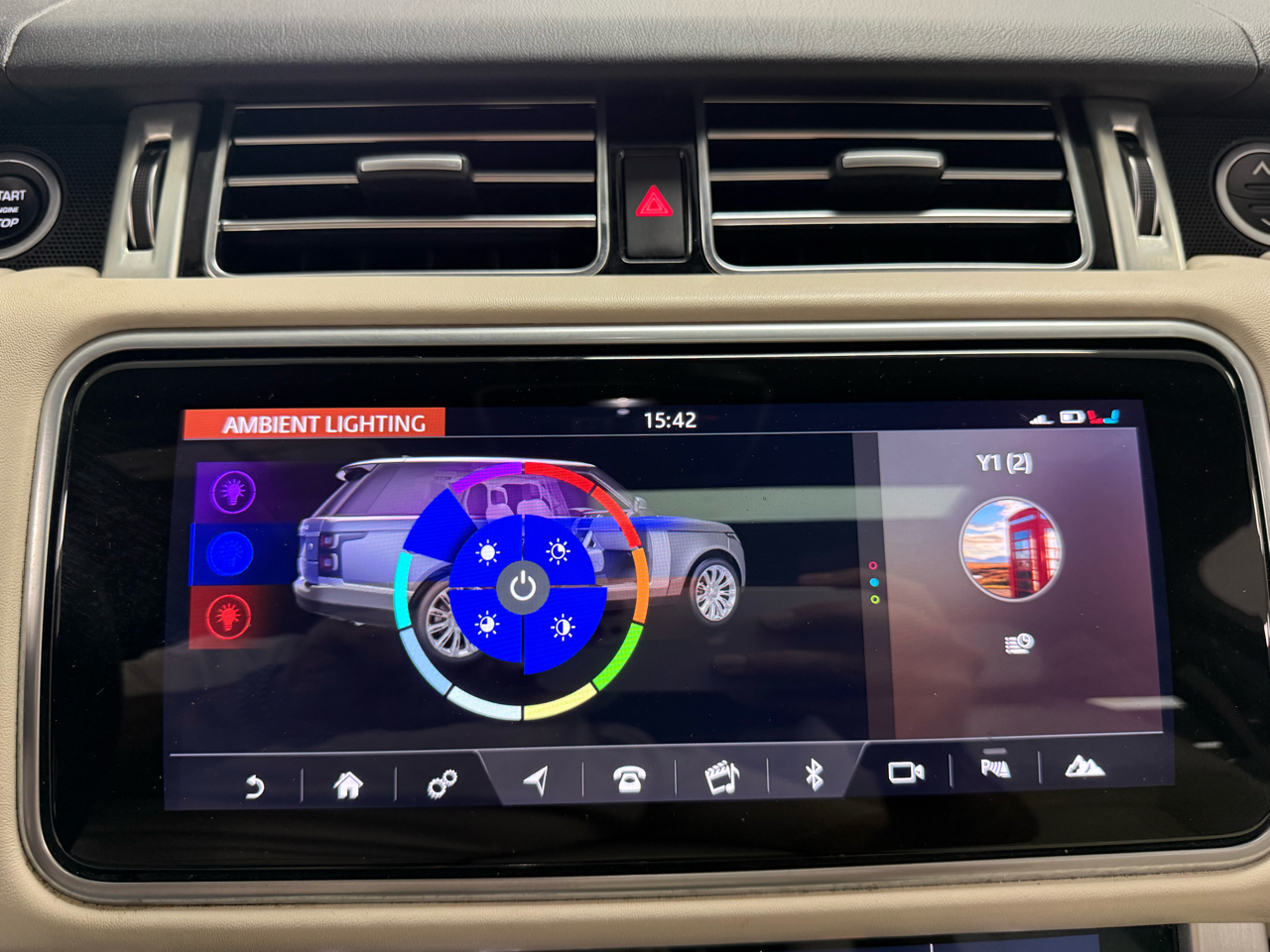 2019 Land Rover Range Rover HSE photo 18